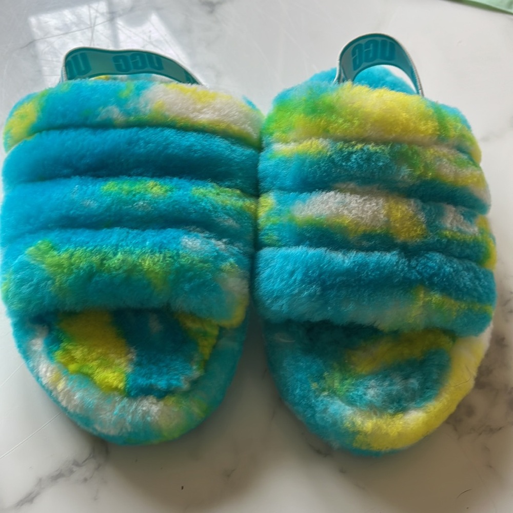 UGG Authentic lambs wool space dye girls size 2 slippers unworn without tags